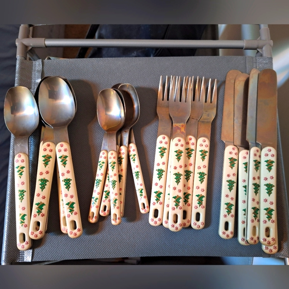 5 Sets of Oneida Vintage Christmas Silverware